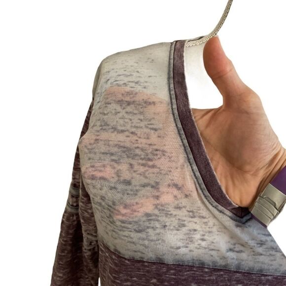 Purple and White washed out V neck T-shirt - Picture 5 of 10